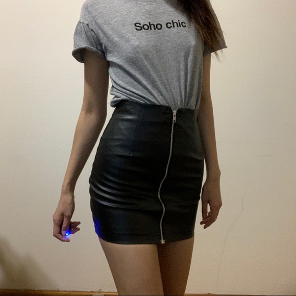 Faux leather high waist skirt with big zipper 💖🦄 - Picture 4 of 6